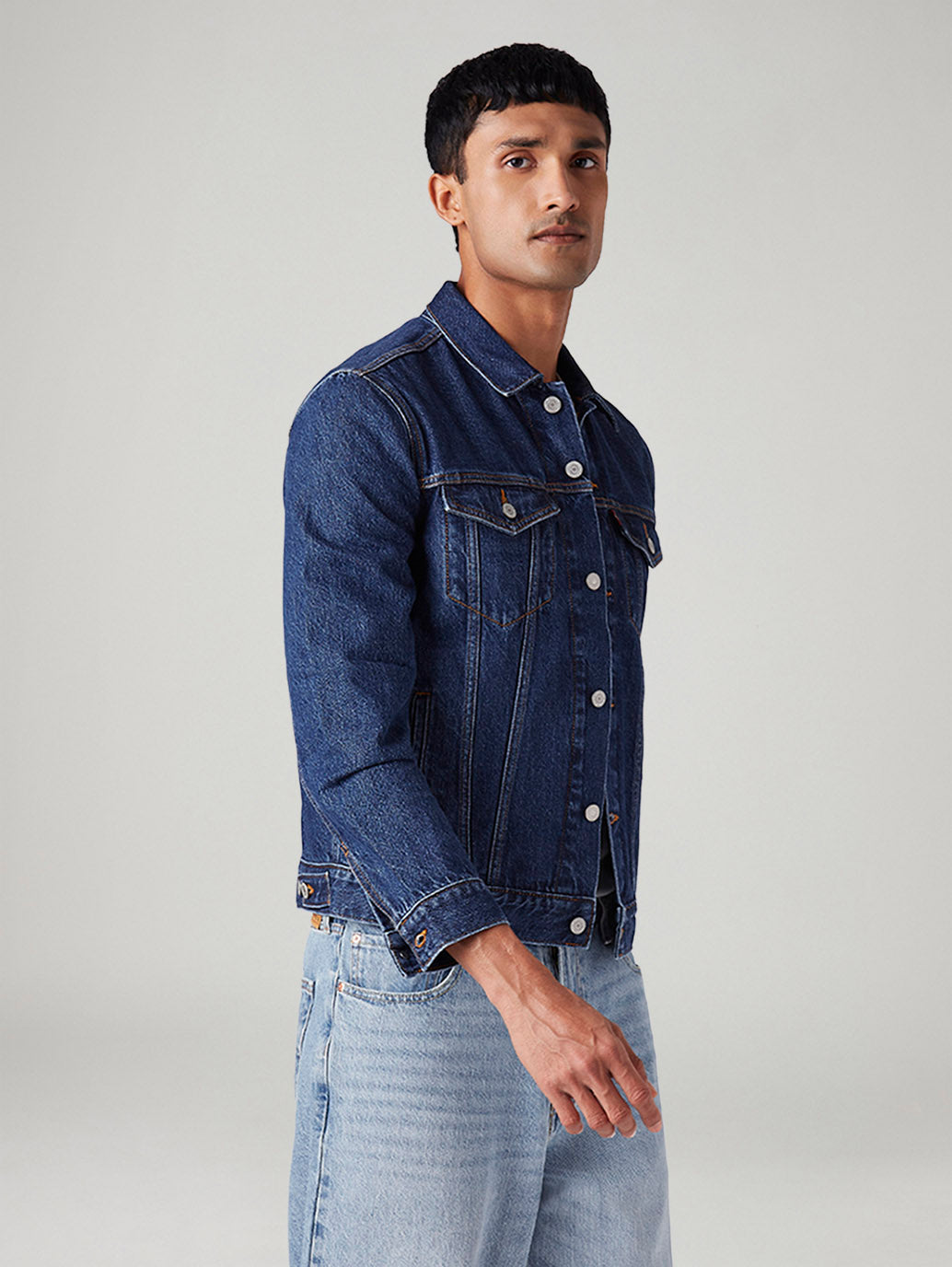 Men's Solid Regular Fit Denim Trucker Jacket