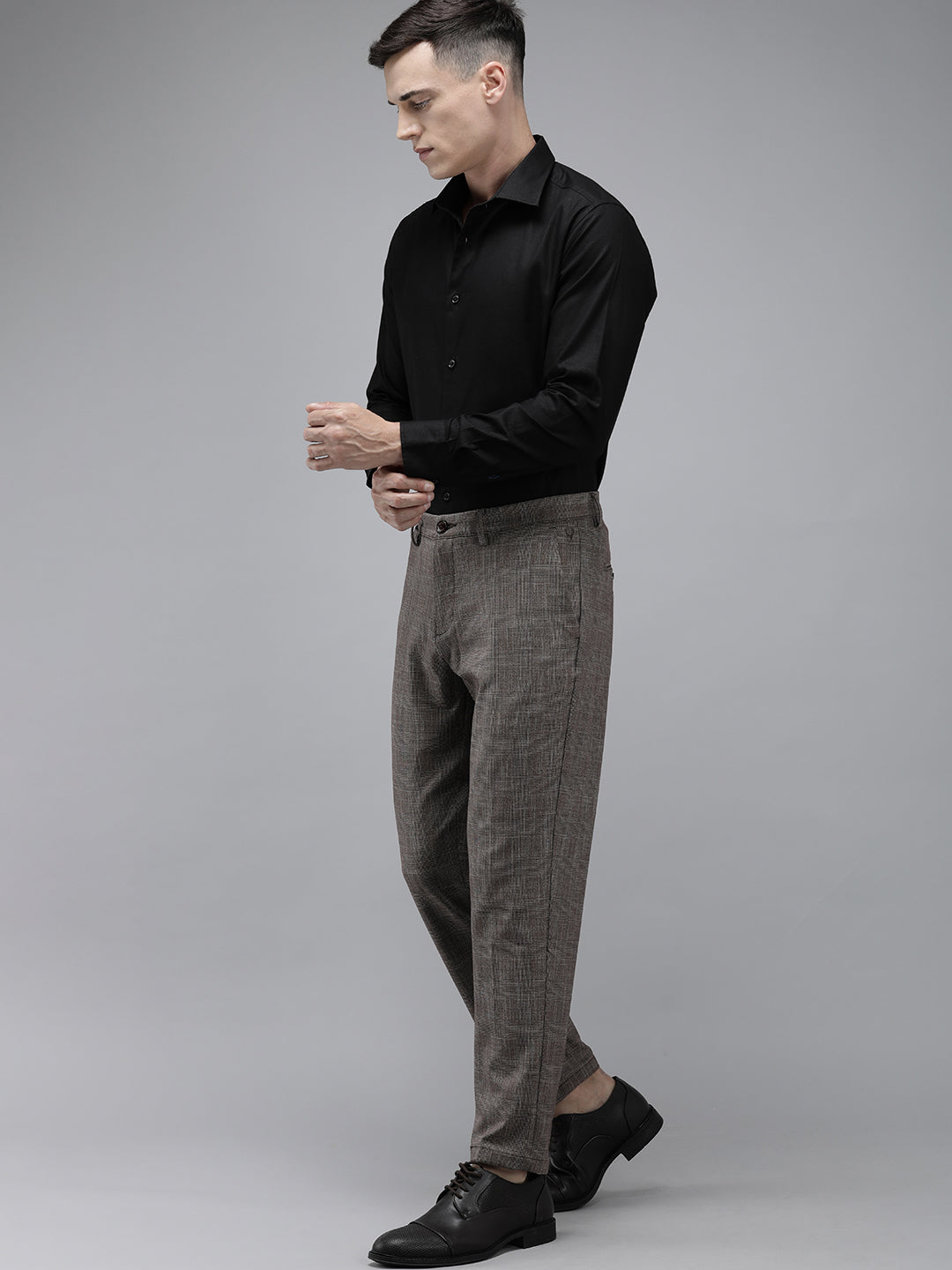 Men Black Solid Tailored Fit Cotton Formal Shirt
