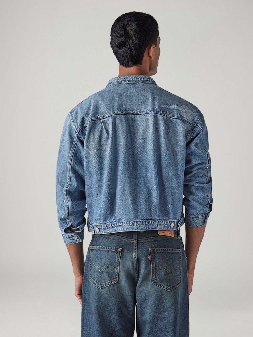 Men's Solid Regular Fit Denim Trucker Jacket