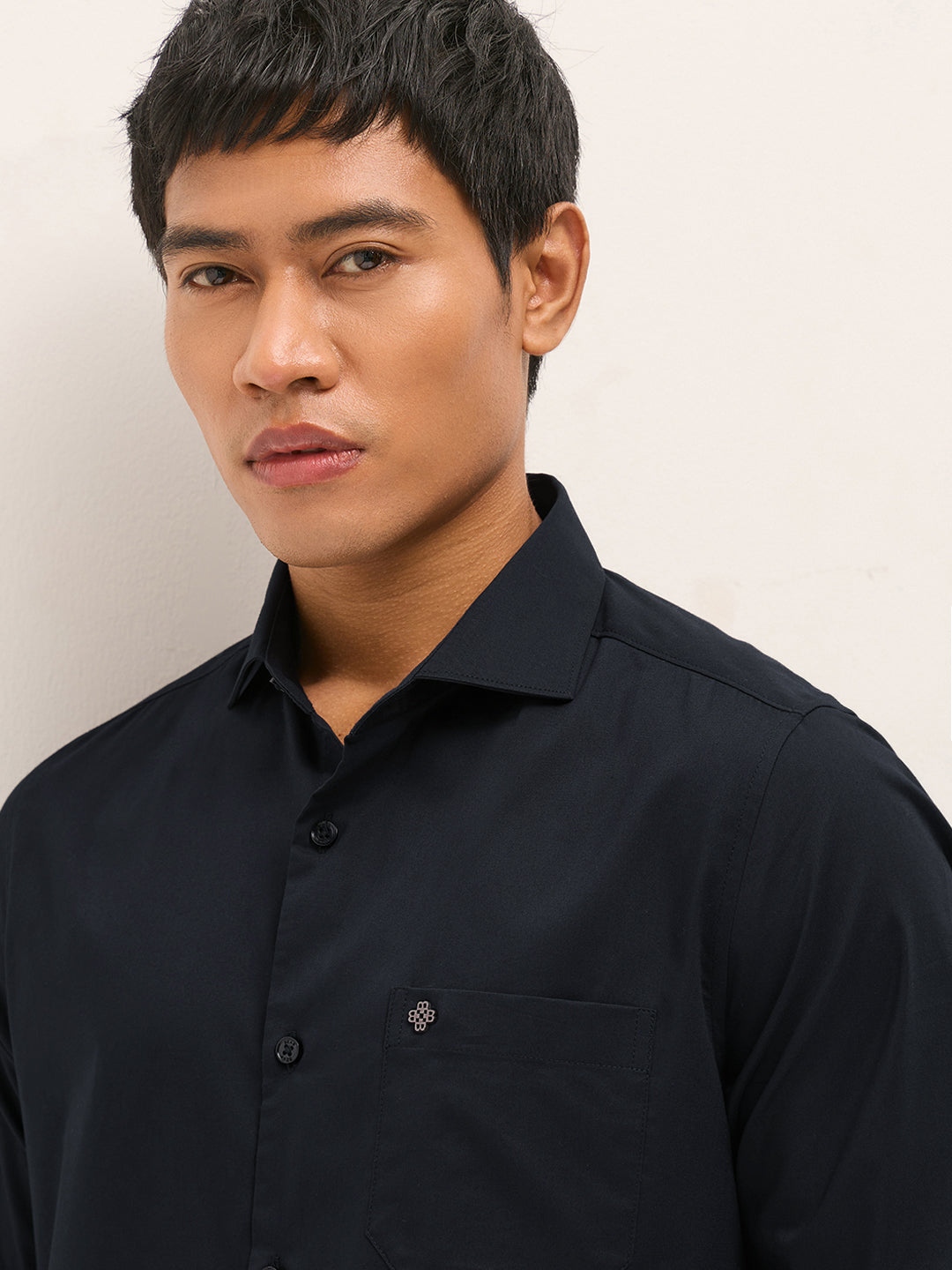 Navy Blue Solid Tailored Fit Formal Shirt