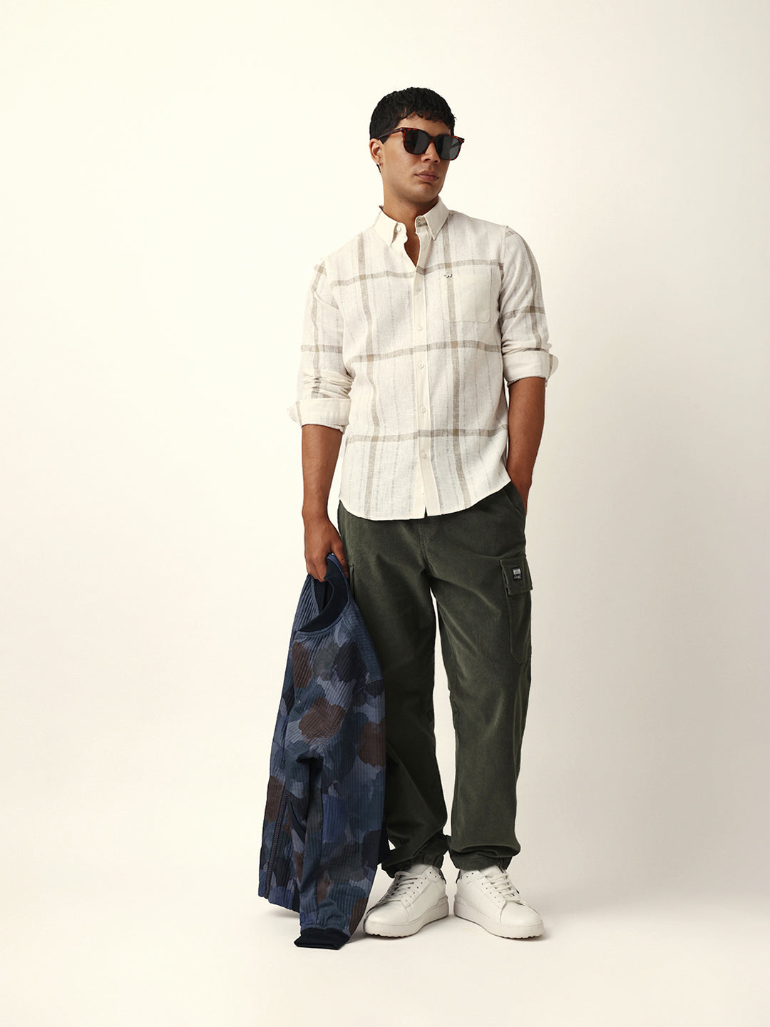 Cream & Beige Woven Checked Slim Fit Casual Shirt with Button-Down Collar